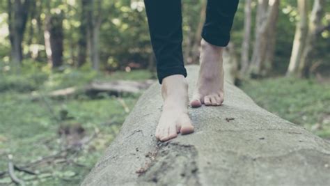 轉地氣|榮總醫師的養生術：脫襪「接地氣」，淨化壞能量、睡。